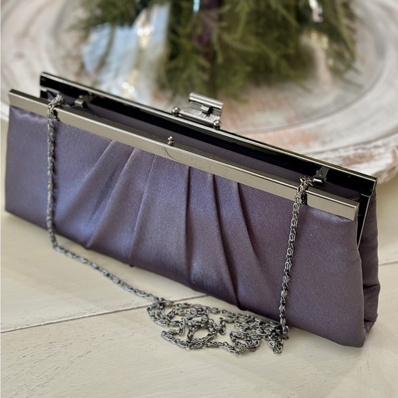 JESSICA McCLINTOCK, NWOT,GREY SATIN EVENING PURSE.CLUTCH OR CHAIN SHOULDER STRAP - Picture 2 of 8